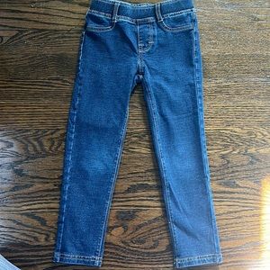 Levi’s size 5 girls pull on jeans.